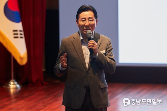 아산시청 시민홀에서 열린 ‘열한 번째 고불 인문학 아카데미’에서 박경귀 아산시장 인사말