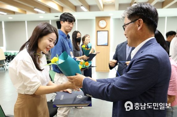 제1기 MZ세대 공무원 청렴서포터즈가 18일 청사 대회의실에서 열린 발대식에 참여하고 있다.