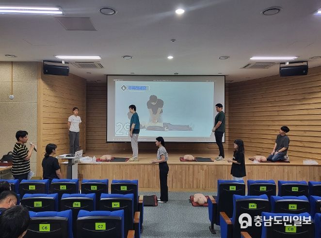 탕정온샘도서관에서 열린 1차 응급처치 교육 장면