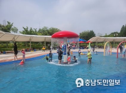 아트밸리 아산 신정호 야외 물놀이장 전경