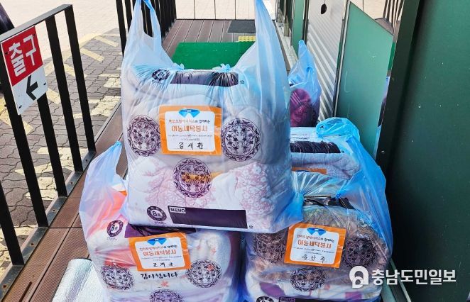 지난 6일 서산시 보건소에서 이동 세탁 차량을 후원받아 어르신 섬김 빨래터를 운영하는 모습