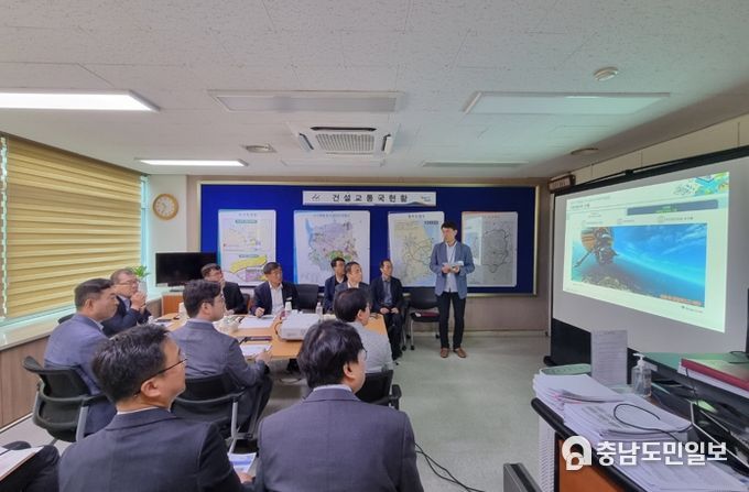 아산시와 국토부 관계자 회의 장면