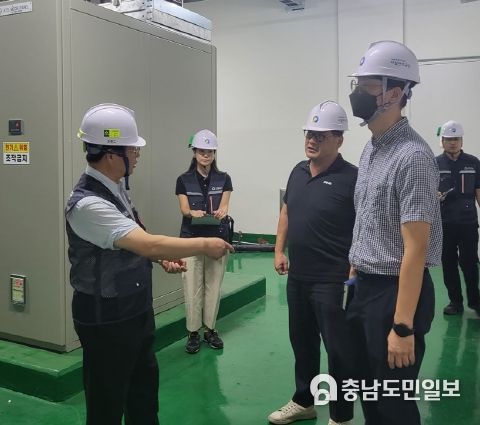11일 조소연 이사장이 참석한 가운데 공단 안전점검반이 조치원에 위치한 고용복지+센터에 대한 안전점검을 진행하고 있다.