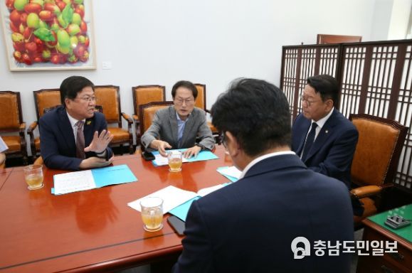 18일 오전 국회 본관에서 열린 간담회 모습