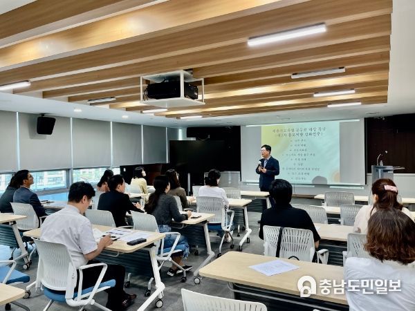 세종시교육청 직원들이 홍보역량 강화 연수에 참여하고 있다.