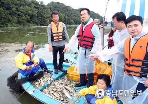 충남도의회, 예당호 생태계교란어종 서식환경 확인 및 퇴치