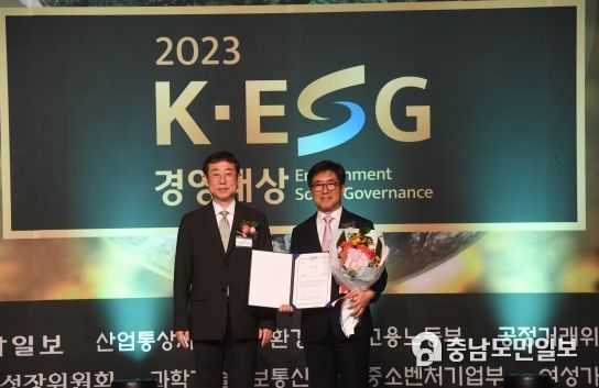 유한대학교(총장 김현중)가 ‘2023 K-ESG 경영대상’에서 교육부문 종합 ESG 대상을, 유한 패밀리 기업인 유한양행은 의약품 제조부문에서 종합 ESG 대상을 각각 수상했다.