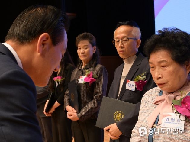 환하게 빛난 ‘논산행복대학 어르신의 글솜씨’ 충남ㆍ전국 단위 시화전에서도 당당히 입상