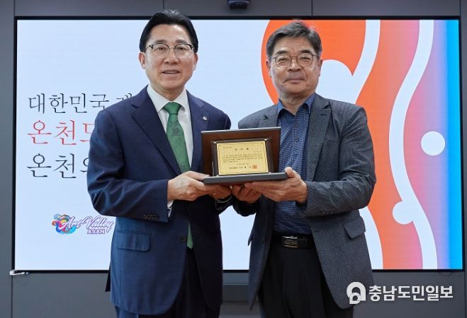 (왼쪽) 박경귀 아산시장, (오른쪽) 박윤재 한국도로공사 아산천안건설사업단장