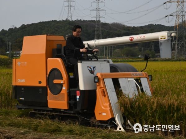 부여군, 가루쌀 생산단지 벼베기 행사 개최