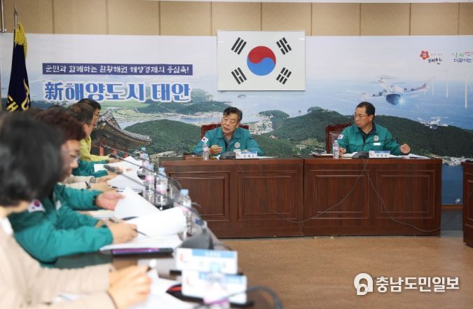 22일 군청 소회의실에서 열린 긴급 방역대책 회의 모습.