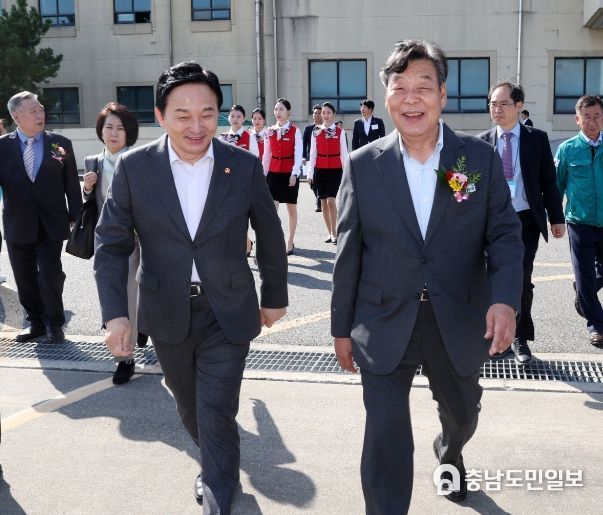 10월 28일 태안군 남면 ‘제8회 항공레저 페스타’에 참석한 원희룡 국토부장관과 가세로 태안군수