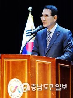 지난 9일 문화회관 소공연장에서 이완섭 서산시장이 지역주도형 청년일자리 사업 참여 청년들과 소통하는 시간을 가졌다.