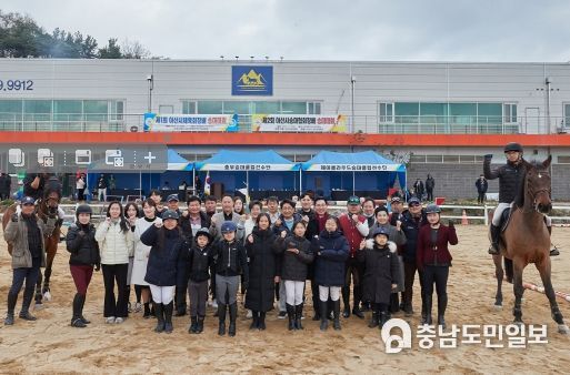 참석자 단체 기념사진