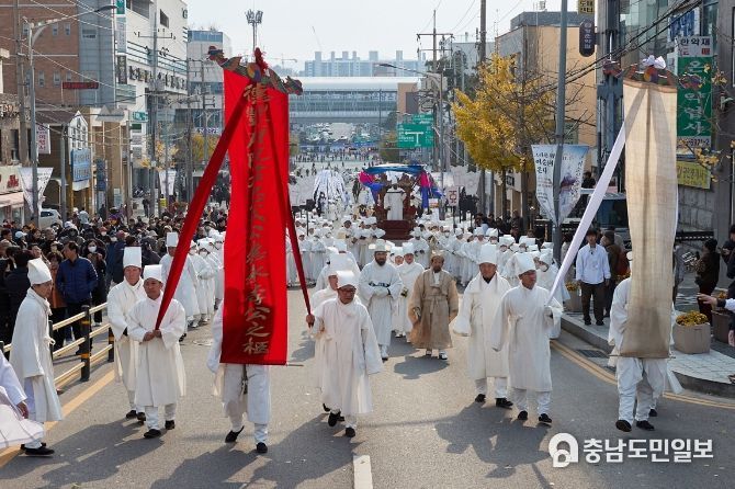 예장 행렬 장면