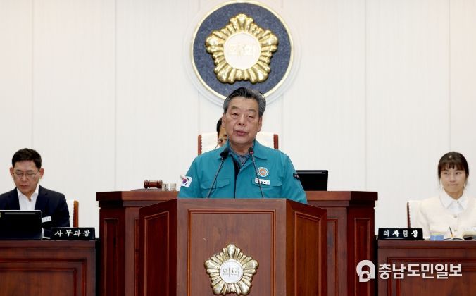 27일 태안군의회 본회의장에서 열린 ‘제299회 태안군의회 제2차 정례회’에서 시정연설을 하고 있는 가세로 태안군수