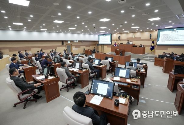 아산시의회는 제246회 제2차 정례회를 개회했다.