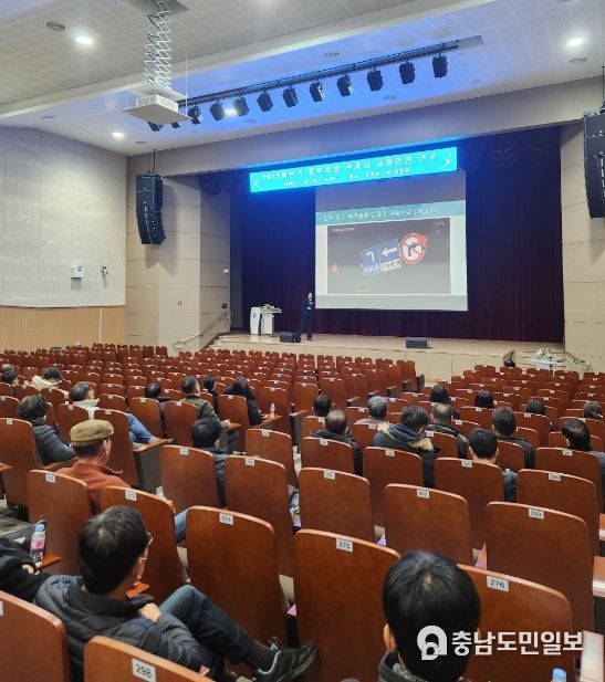 통학차량 관계자들이 28일에 열린 교통안전 연수에 참여하고 있다.