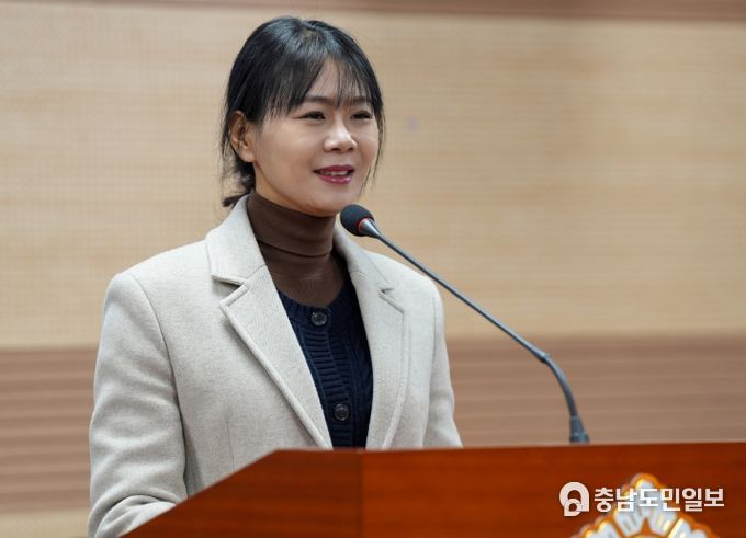 아산시의회 김미영 의원이 조례안 발의 취지를 설명하고 있다.