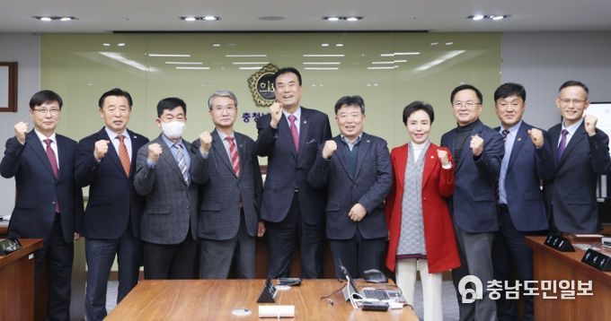 국방관련기관이전과 국방산단 조성을 위한 특별위원회