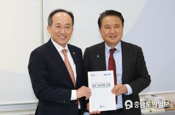 김영환 충북도지사, 추경호 부총리 만나 재정 지원 건의