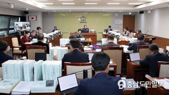 충남도의회 교육위, 도교육청 2024년도 예산안 228억 삭감