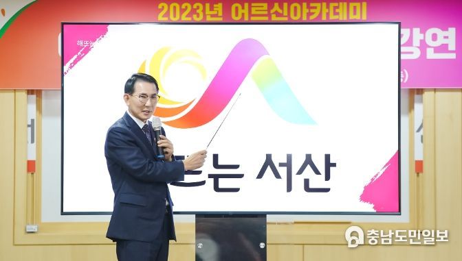 8일 종합사회복지관에서 열린 특강 모습