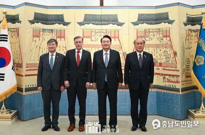 2월 8일 윤석열 대통령은 미국 국가안보보좌관과 일본 국가안전보장국장을 관저로 초청하여 만찬을 가졌다.