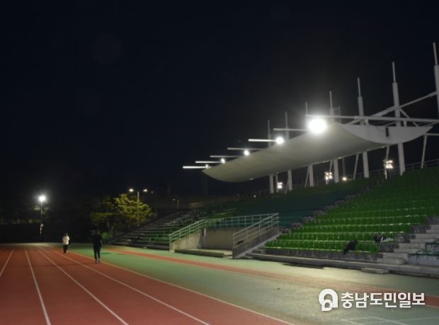 LED투광기로 교체된 종합운동장 보조경기장 조명