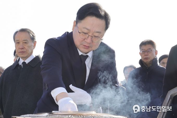 이장우 대전시장, 제105주년 3‧1절 맞아 국립대전현충원 참배