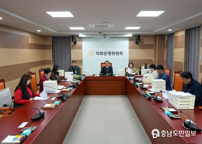 제247회 아산시의회 임시회 폐회중 의회운영위원회 개최 장면.