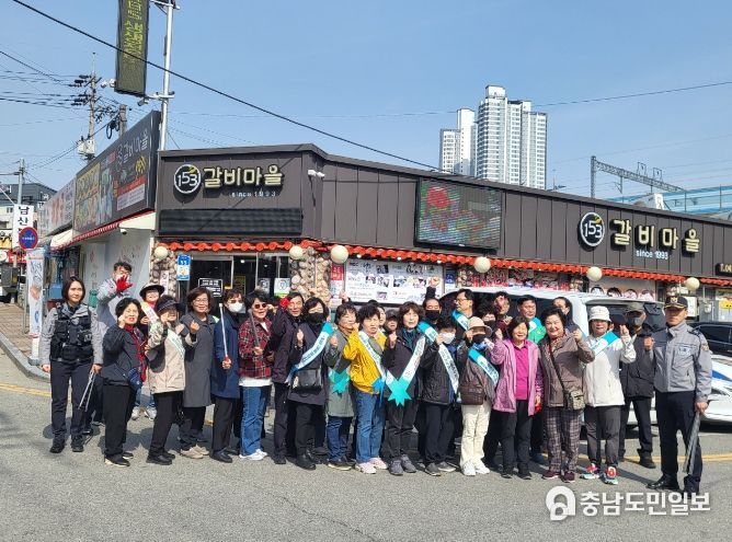 캠페인 진행 후 기념사진 촬영