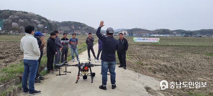 드론 병해충 방제 실습 교육 장면