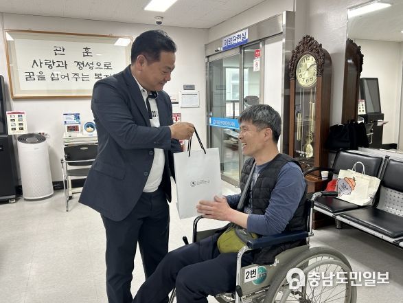 후원물품 전달 사진