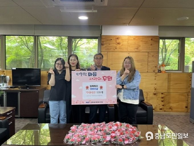 파주시 금촌3동 지역사회보장협의체, 어버이날 맞아 카네이션 전달