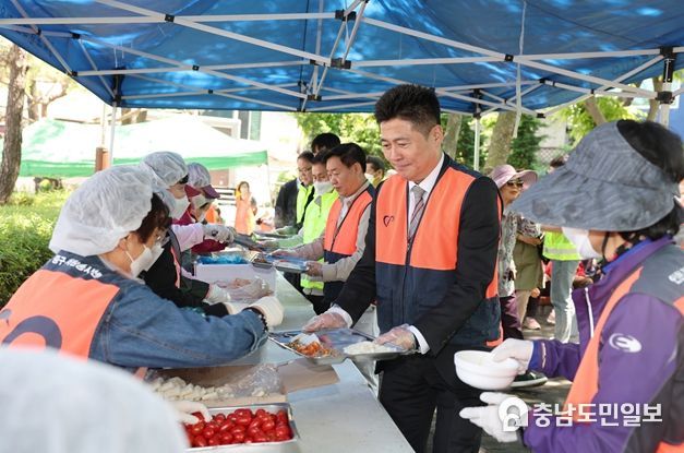 인천중구자원봉사센터, ‘참! 좋은 사랑의 밥차’ 무료급식 활동 전개