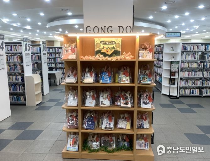 안성시 공도도서관, 40~60대 관심사 반영한 '책꾸러미 서비스' 신규 서비스 개시