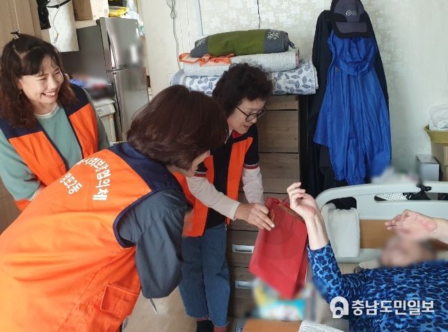 망포2동지역사회보장협의체, 거동불편 어르신도 챙기는 '효사랑 나눔' 사업 실시