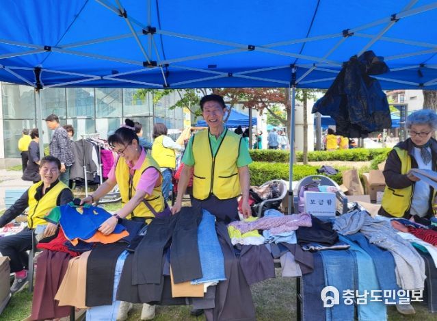 의왕시 내손2동 지역사회보장협의체, 1004나눔 모금을 위한 ‘사랑나눔 벼룩시장’ 운영