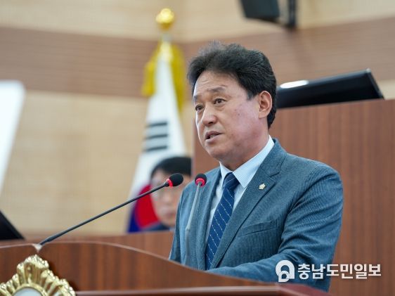 5분 발언을 하는 이춘호 의원