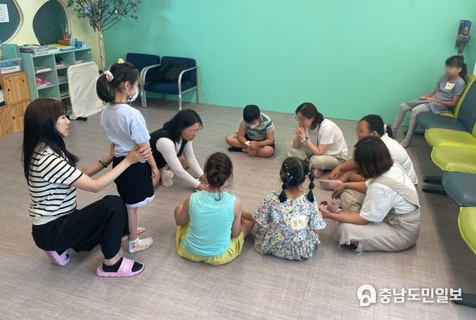 광명시 철산도서관, ‘도서관과 함께 책 읽기’운영