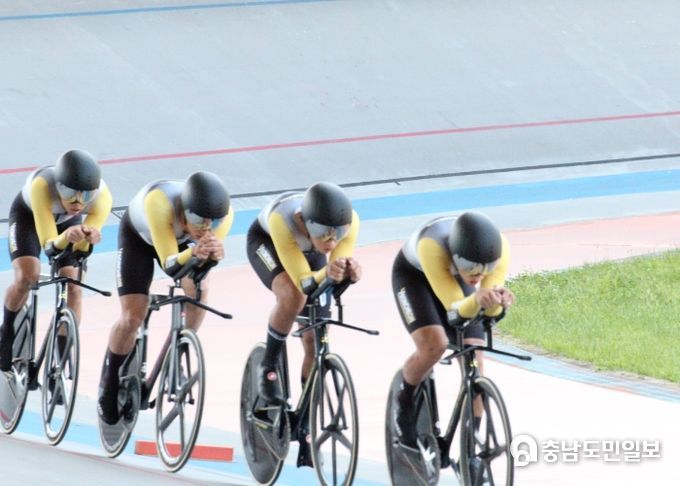 연천군청 사이클팀, 국민체육진흥공단 이사장배 사이클대회서 신기록 수립