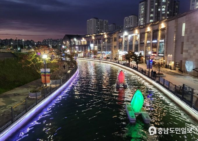 금빛수로 수상레저시설 문보트