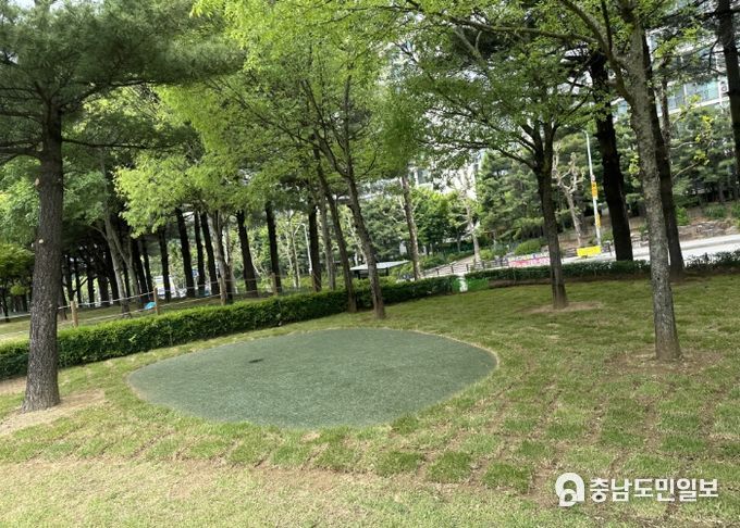 새로 잔디를 식재한 중산체육공원 파크골프장