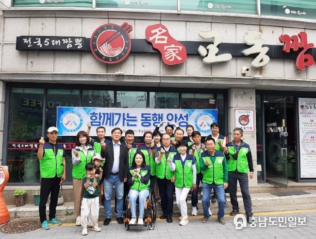 함께 가는 동행 안성 어르신 대상 짜장면 무료 급식 봉사 진행