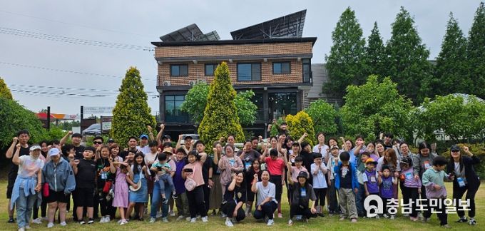 꽃향기 맡고 사진 찍고 허브와 함께하는 가족나들이 & 미니운동회 ‘일상 엎고 튀어’