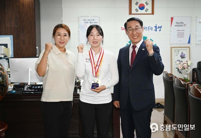 홍성군청 양궁팀 한 솔 선수, 대통령기 전국대회 금·은메달 '쾌거'