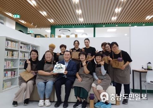 김지철 충남교육감, 서산중앙고 도서실 정리지원 사업 현장 방문