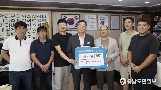 사진 왼쪽부터 김동위, 최병주, 함대정, 가세로 군수, 김승준, 김선일, 경승호.