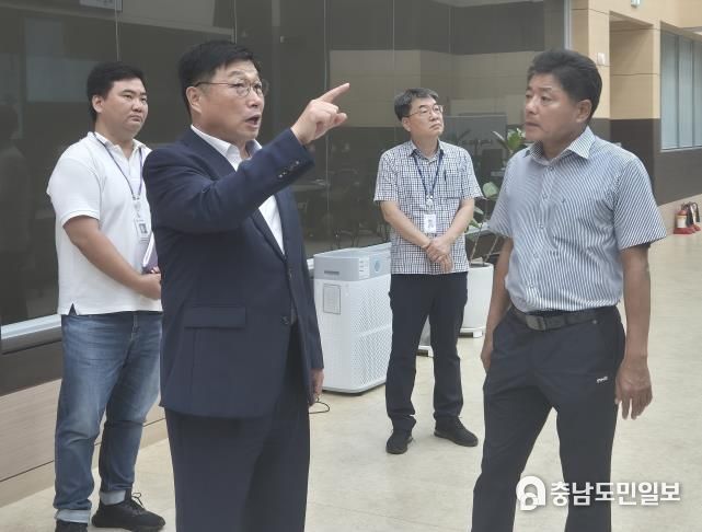 왼쪽에서 두번째 이승원 경제부시장